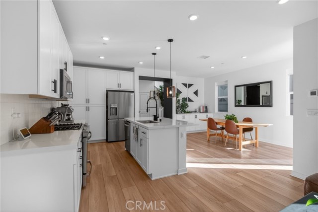 Detail Gallery Image 10 of 66 For 4059 Pomelo Dr, Corona,  CA 92883 - 4 Beds | 3 Baths