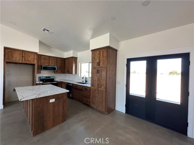 Detail Gallery Image 7 of 34 For 12595 Central Rd, Apple Valley,  CA 92307 - 4 Beds | 3 Baths