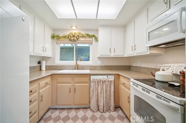 Detail Gallery Image 12 of 33 For 2402 via Mariposa 1e,  Laguna Woods,  CA 92637 - 2 Beds | 2 Baths