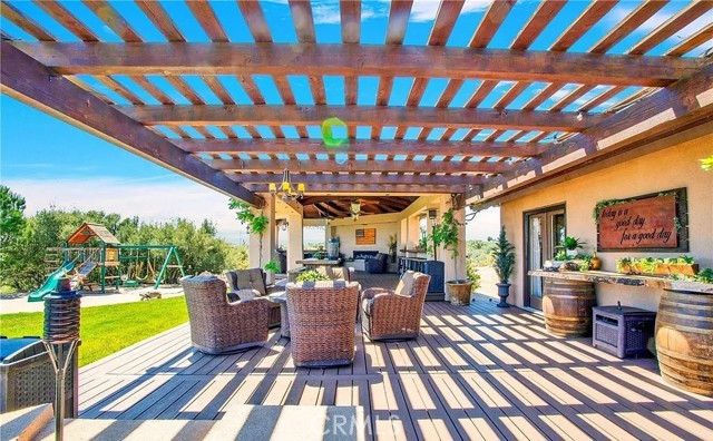 8686 Capelin Road, Phelan CA: https://media.crmls.org/medias/ea546acb-8416-48d1-9081-0be7fcc5200b.jpg