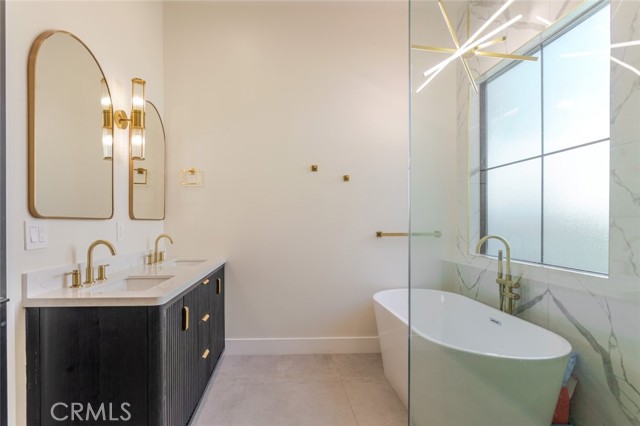 Detail Gallery Image 50 of 70 For 7714 Lasaine Ave, Northridge,  CA 91325 - 3 Beds | 4 Baths