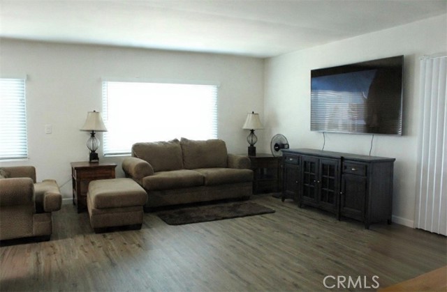 Detail Gallery Image 2 of 16 For 21851 Newland St, Huntington Beach,  CA 92646 - 2 Beds | 1/1 Baths