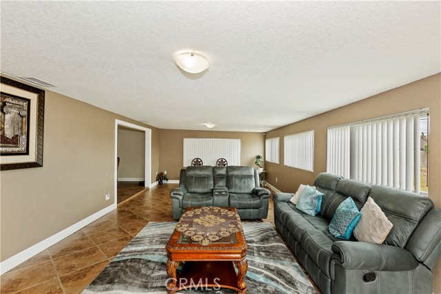 Detail Gallery Image 7 of 25 For 4551 Monte Verde St, Montclair,  CA 91763 - 4 Beds | 2 Baths