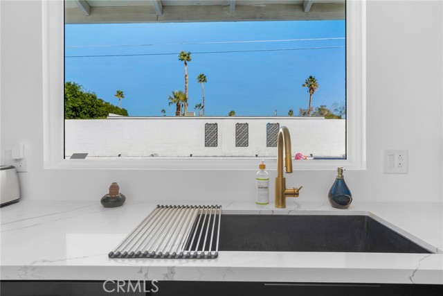Detail Gallery Image 10 of 32 For 2404 E Bellamy Rd, Palm Springs,  CA 92262 - 4 Beds | 2 Baths