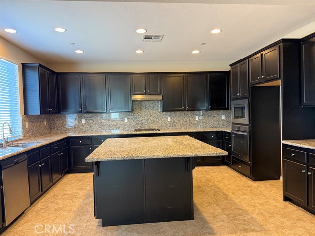 Detail Gallery Image 3 of 16 For 7435 Silver Saddle Ct., Corona,  CA 92880 - 4 Beds | 3/1 Baths