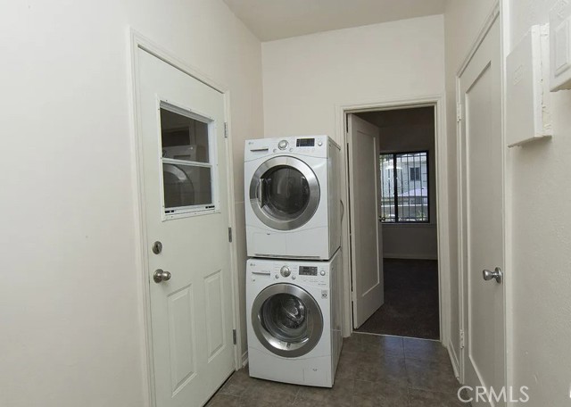Detail Gallery Image 12 of 20 For 1082 S Redondo Bld, Los Angeles,  CA 90019 - 3 Beds | 2 Baths