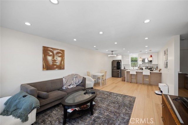 Detail Gallery Image 13 of 29 For 8313 Kittyhawk Ave, Los Angeles,  CA 90045 - 9 Beds | 9/2 Baths