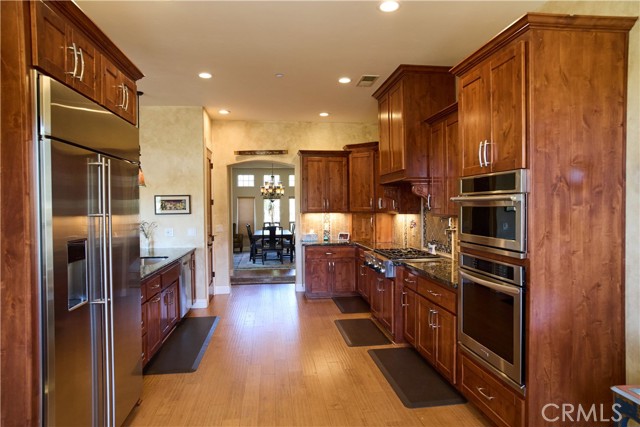 Detail Gallery Image 10 of 73 For 869 Whispering Winds Ln. Ln, Chico,  CA 95928 - 4 Beds | 3/1 Baths