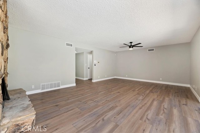 Detail Gallery Image 11 of 41 For 2111 Elsinore Rd, Riverside,  CA 92506 - 3 Beds | 2/1 Baths