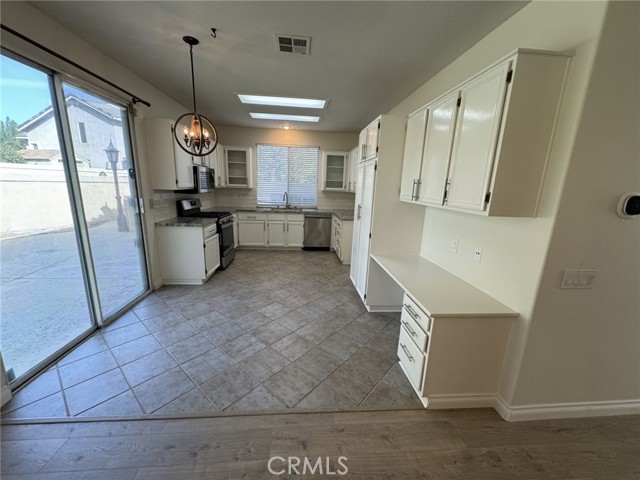 Detail Gallery Image 8 of 34 For 935 Mesa Alta Cir, Corona,  CA 92879 - 3 Beds | 2/1 Baths