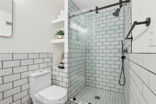 Detail Gallery Image 15 of 26 For 9832 Karmont Ave, South Gate,  CA 90280 - 2 Beds | 2 Baths