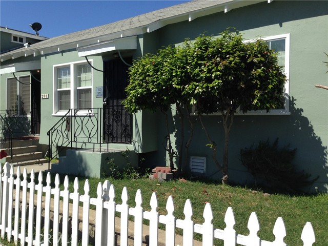 203 Hermosa Ave, Long Beach, CA 90802