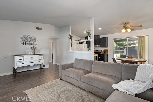 Detail Gallery Image 10 of 48 For 465 Waterford Dr, Chico,  CA 95973 - 5 Beds | 3 Baths