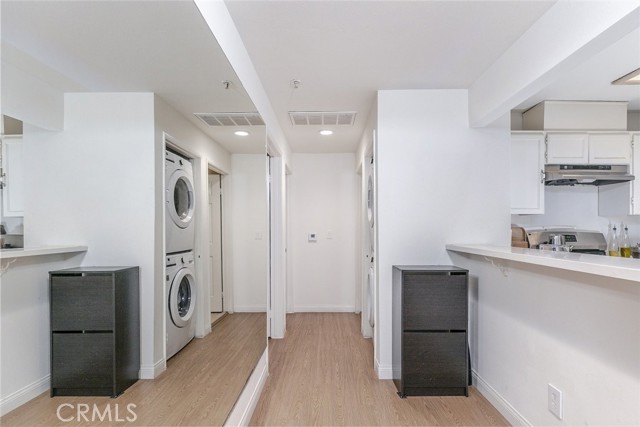 Detail Gallery Image 10 of 22 For 450 W Dryden St #104,  Glendale,  CA 91202 - 2 Beds | 2 Baths