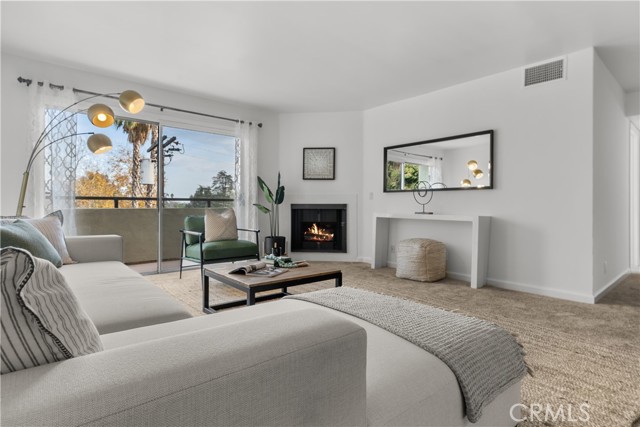 Detail Gallery Image 5 of 18 For 4702 Fulton Ave #304,  Sherman Oaks,  CA 91423 - 2 Beds | 2 Baths