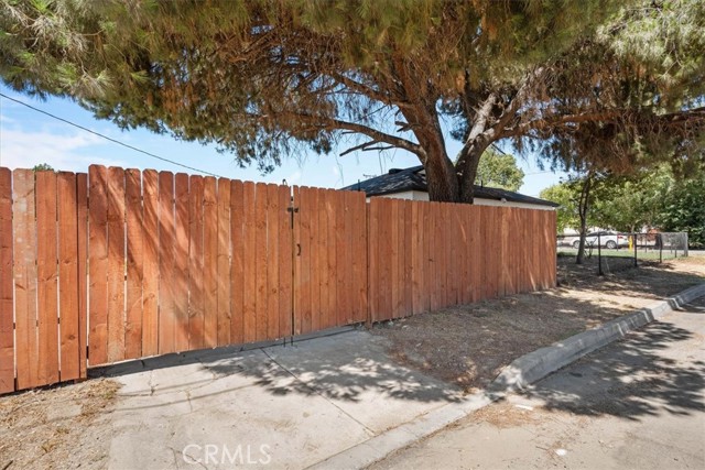 8316 Reseda Avenue, Fontana CA: https://media.crmls.org/medias/ea606226-01f4-4c99-9783-4c77bc65f532.jpg