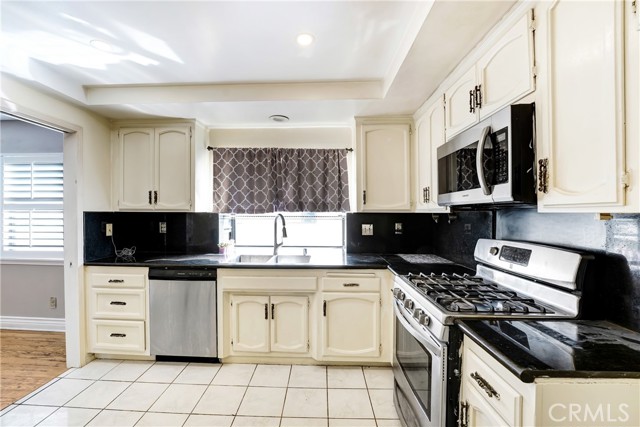 Detail Gallery Image 9 of 20 For 5514 Las Virgenes, Calabasas,  CA 91302 - 3 Beds | 2 Baths