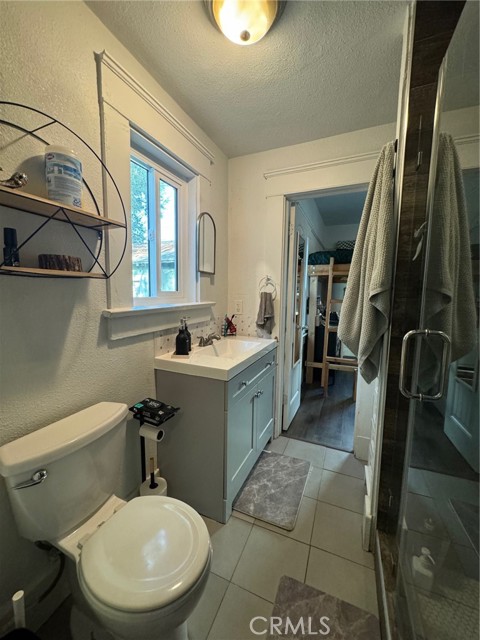 1355 N Gordon Street, Pomona CA: https://media.crmls.org/medias/ea6174a4-34ed-49b7-818e-be0665913bf4.jpg