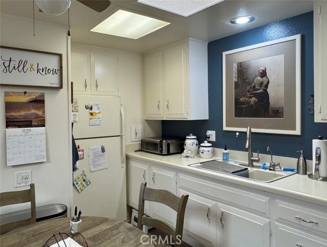 1664 Thunderbird Drive, Seal Beach CA: https://media.crmls.org/medias/ea618756-065a-4900-af9a-8b87cbfad80d.jpg