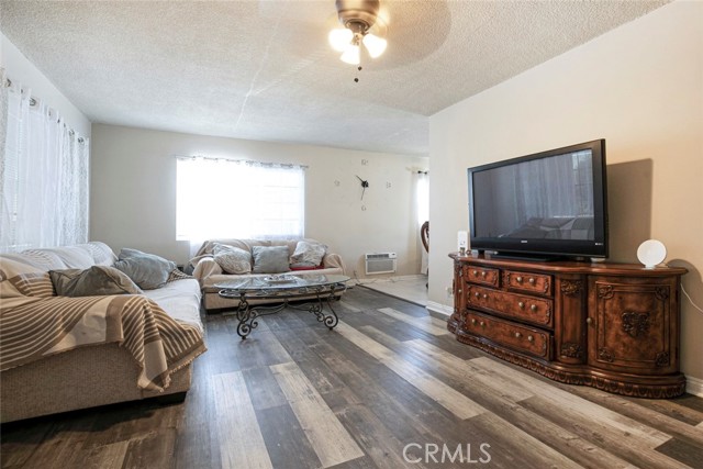 6923 Ben Avenue, North Hollywood CA: https://media.crmls.org/medias/ea61b315-2711-44e3-bbc5-5499d56b35e2.jpg