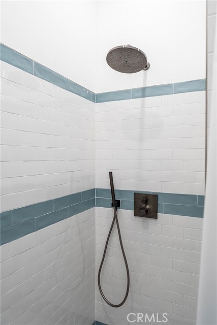 Detail Gallery Image 42 of 60 For 14027 Wyandotte St, Van Nuys,  CA 91405 - 4 Beds | 4 Baths