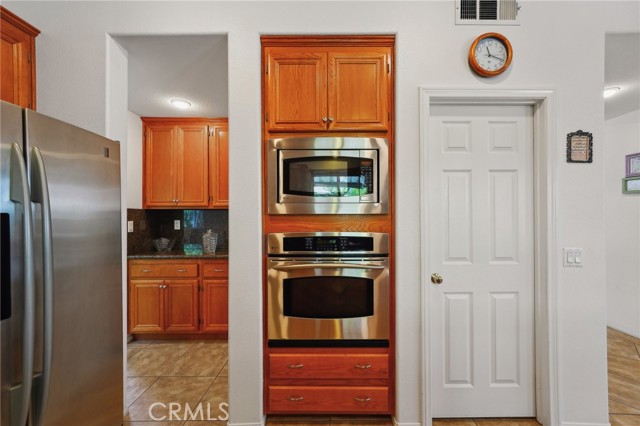 13856 Casablanca Court, Eastvale CA: https://media.crmls.org/medias/ea64c750-f7c4-47b7-b71c-c6f9a6b31964.jpg