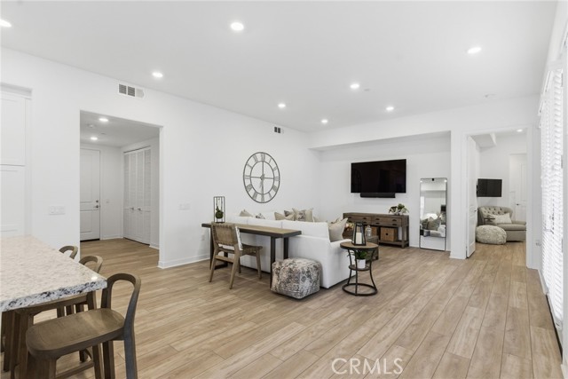 Detail Gallery Image 14 of 46 For 27410 N Merlin Pl #101,  Valencia,  CA 91381 - 2 Beds | 2 Baths