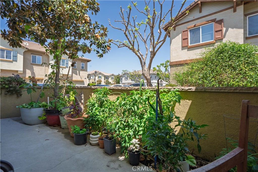 https://media.crmls.org/medias/ea668836-30e0-4e63-a94f-c0a2597d2466.jpg?preset=X-Large