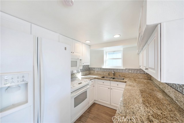 32012 Coast, Laguna Beach CA: https://media.crmls.org/medias/ea66b664-9b90-46fc-aa18-2a3f5bec9abe.jpg