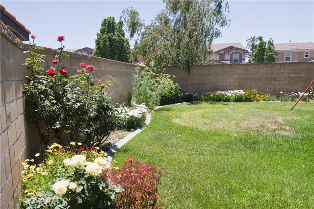 6163 S Hills Way, Fontana CA: https://media.crmls.org/medias/ea66ed15-55d7-46f3-9c7d-aa1c5e912605.jpg