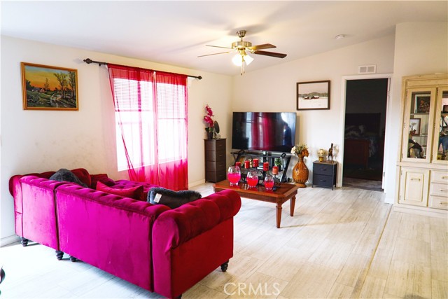 Detail Gallery Image 8 of 34 For 1097 N State St #114,  Hemet,  CA 92543 - 4 Beds | 2 Baths