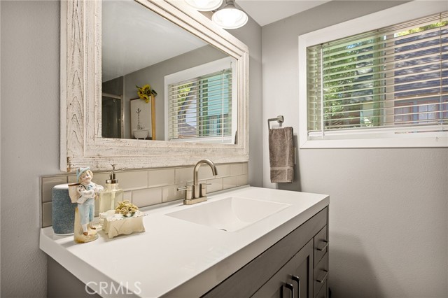243 Manzanita Drive, Lake Arrowhead CA: https://media.crmls.org/medias/ea673550-365e-4f79-9ea0-a4884be4ba52.jpg