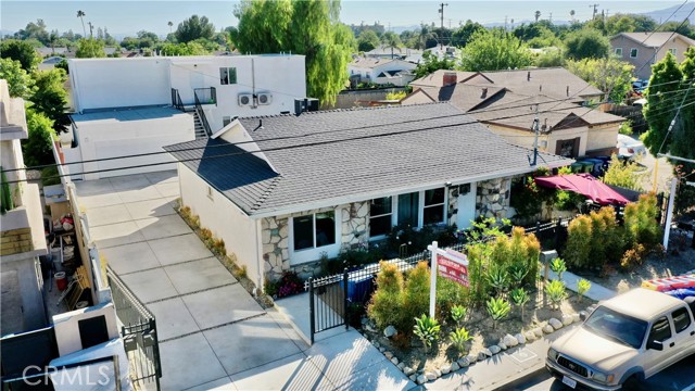 11125 Glenoaks Boulevard, Pacoima CA: https://media.crmls.org/medias/ea67b591-2197-450a-be17-c51f7cce16a5.jpg