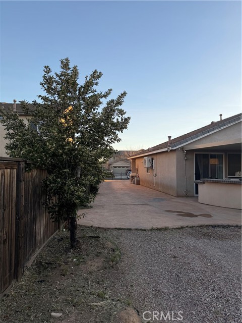 Detail Gallery Image 5 of 13 For 13817 Coolidge, Oak Hills,  CA 92344 - 3 Beds | 2 Baths