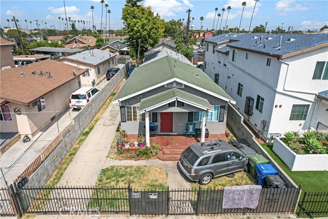 6816 Denver Ave, Los Angeles, CA 90044