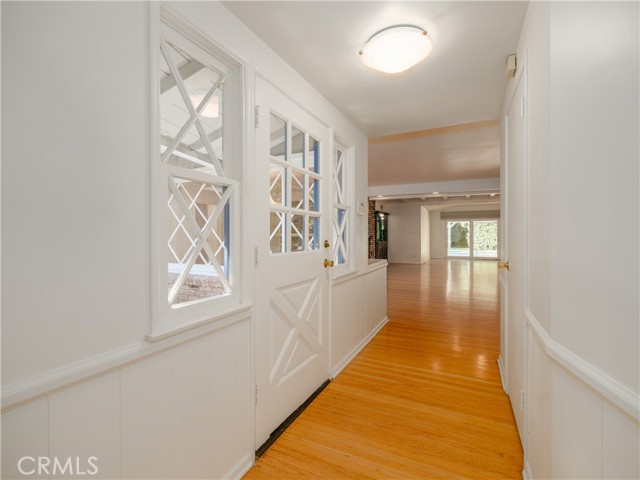 Detail Gallery Image 52 of 65 For 4539 Hayvenhurst, Encino,  CA 91436 - 3 Beds | 3 Baths