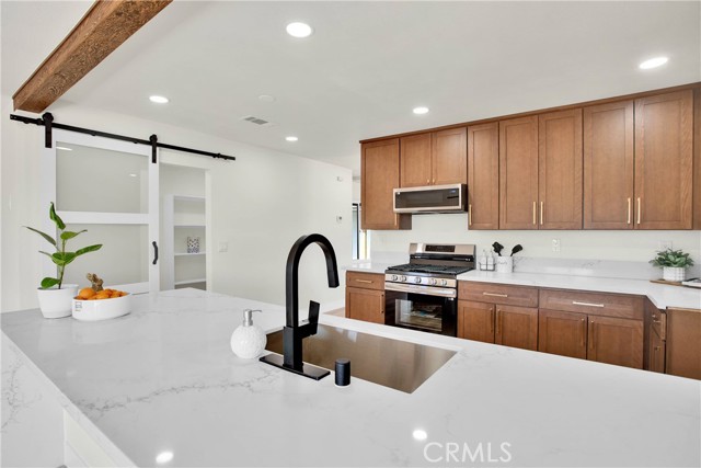 Detail Gallery Image 13 of 31 For 20357 Shoshonee Rd, Apple Valley,  CA 92307 - 3 Beds | 2 Baths
