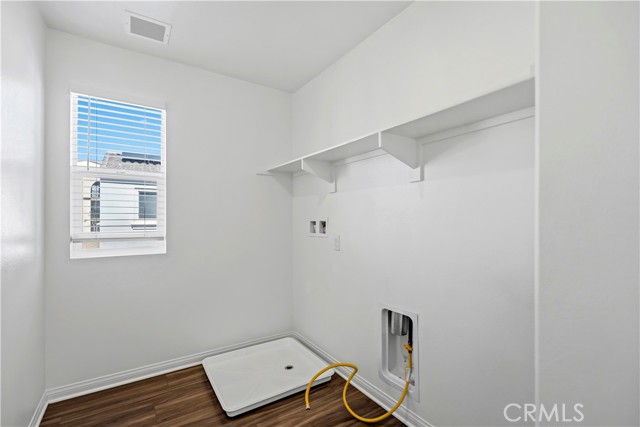 Detail Gallery Image 14 of 34 For 335 Carson Ct, Rialto,  CA 92376 - 3 Beds | 2/1 Baths