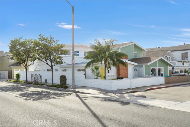 Detail Gallery Image 27 of 27 For 130 43rd, Newport Beach,  CA 92663 - 4 Beds | 3 Baths