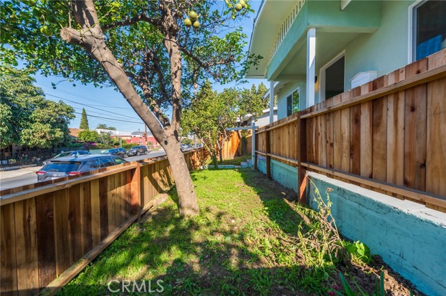 Detail Gallery Image 34 of 35 For 1680 S Rimpau Bld, Los Angeles,  CA 90019 - 2 Beds | 2 Baths