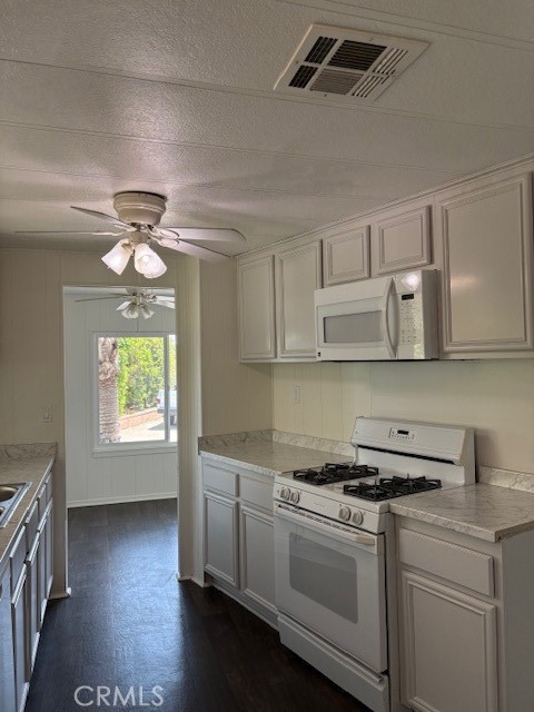 Detail Gallery Image 4 of 12 For 1134 Villa Calimesa Ln #106,  Calimesa,  CA 92320 - 2 Beds | 2 Baths