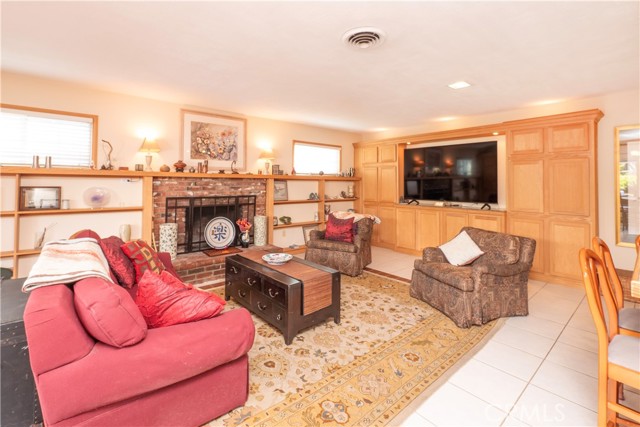 Detail Gallery Image 6 of 30 For 641 Ridgefield Dr, Claremont,  CA 91711 - 4 Beds | 3 Baths