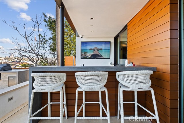 Detail Gallery Image 6 of 32 For 1509 E Bay Ave, Newport Beach,  CA 92661 - 4 Beds | 4/1 Baths