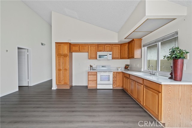 5161 Rotherham Circle, Westminster CA: https://media.crmls.org/medias/ea6c5b93-3fb2-4aa8-a685-f3ac6af18d42.jpg