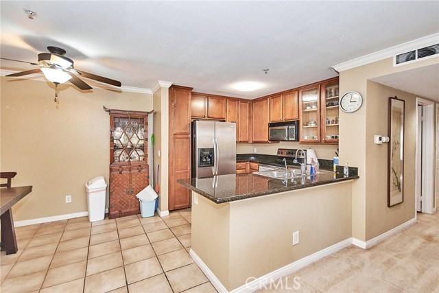 Detail Gallery Image 14 of 36 For 1035 La Terraza Cir #101,  Corona,  CA 92879 - 2 Beds | 2 Baths