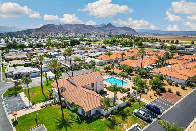 521 Bermuda Drive, Hemet CA: https://media.crmls.org/medias/ea6d057e-ee42-4c5b-a094-ade48dbc4aa9.jpg