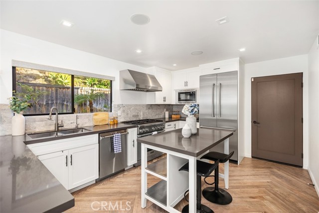 Detail Gallery Image 8 of 27 For 2870 Zell Dr, Laguna Beach,  CA 92651 - 3 Beds | 2/1 Baths