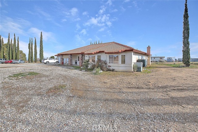 Detail Gallery Image 4 of 75 For 11077 Valle Vista Rd, Phelan,  CA 92371 - 5 Beds | 3/1 Baths