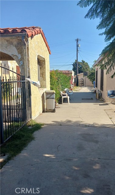 Detail Gallery Image 9 of 10 For 742 Belden Ave, Los Angeles,  CA 90022 - 4 Beds | 2 Baths