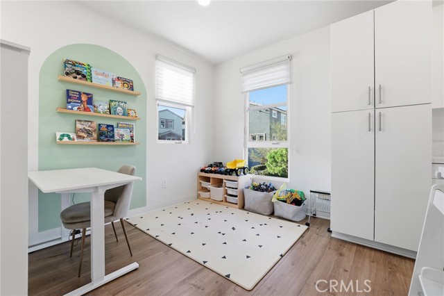 Detail Gallery Image 11 of 36 For 2700 E Chaucer #13,  Los Angeles,  CA 90065 - 4 Beds | 3/1 Baths